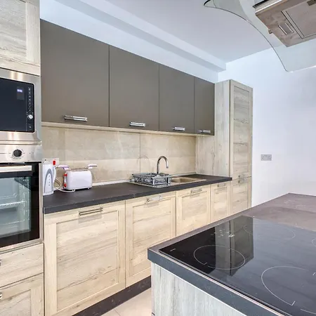 Spacious 3br In Qawra With Balconies & Coastal Vibe By 360 Estates