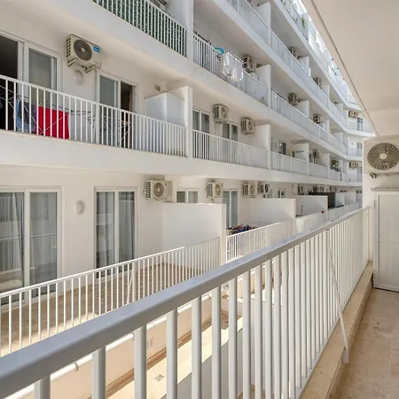 Apartman Spacious 3br In Qawra With Balconies & Coastal Vibe By 360 Estates *