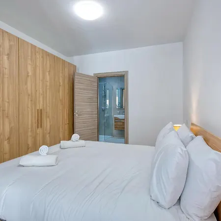 Spacious 3br In Qawra With Balconies & Coastal Vibe By 360 Estates *