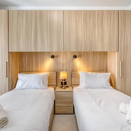 公寓 Spacious 3br In Qawra With Balconies & Coastal Vibe By 360 Estates