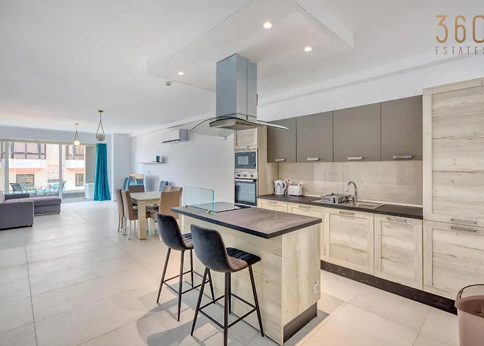 Διαμέρισμα Spacious 3br In Qawra With Balconies & Coastal Vibe By 360 Estates *