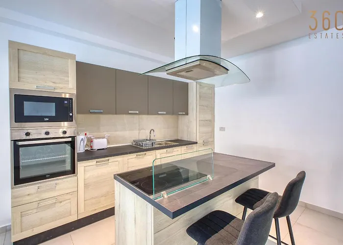 Διαμέρισμα Spacious 3br In Qawra With Balconies & Coastal Vibe By 360 Estates