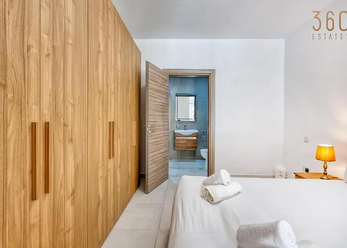 Διαμέρισμα Spacious 3br In Qawra With Balconies & Coastal Vibe By 360 Estates