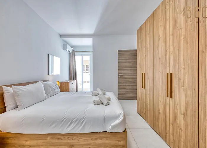 Διαμέρισμα Spacious 3br In Qawra With Balconies & Coastal Vibe By 360 Estates *