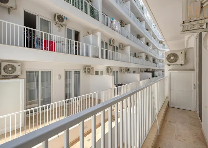 Διαμέρισμα Spacious 3br In Qawra With Balconies & Coastal Vibe By 360 Estates *