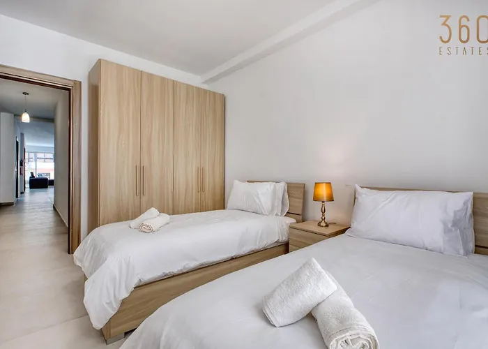 Spacious 3br In Qawra With Balconies & Coastal Vibe By 360 Estates Σεντ Πόλς Μπέι