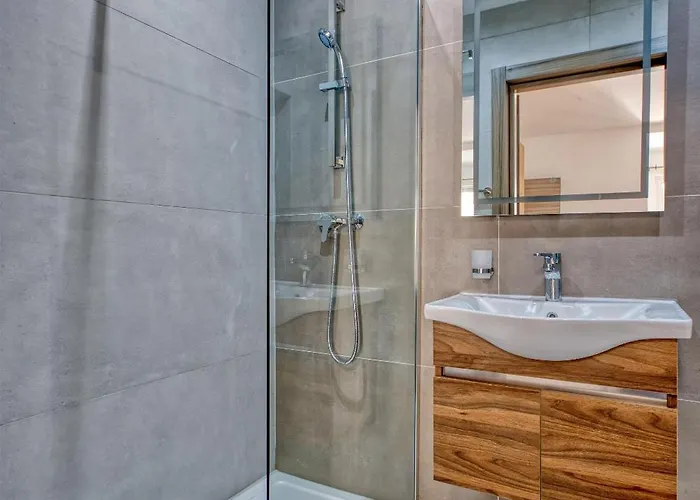 Spacious 3br In Qawra With Balconies & Coastal Vibe By 360 Estates *