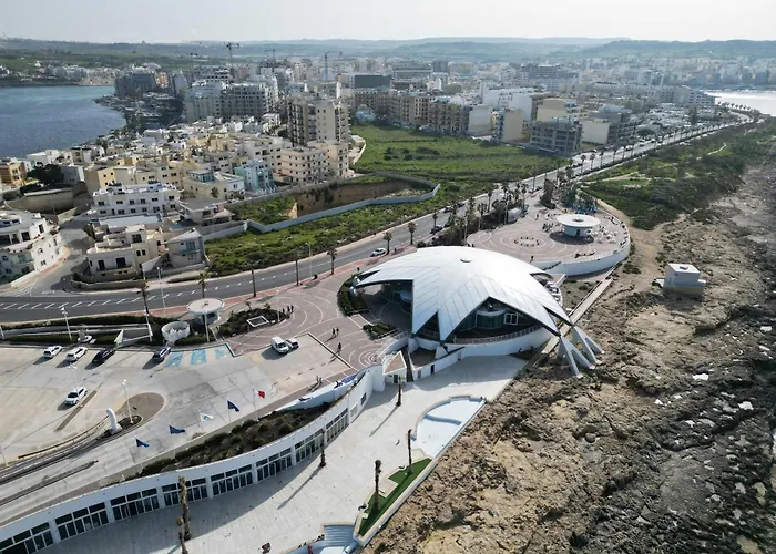 Spacious 3br In Qawra With Balconies & Coastal Vibe By 360 Estates Διαμέρισμα *