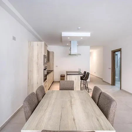 Spacious 3br In Qawra With Balconies & Coastal Vibe By 360 Estates St Paul's Bay
