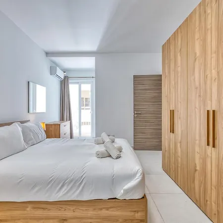 Apartament Spacious 3br In Qawra With Balconies & Coastal Vibe By 360 Estates *