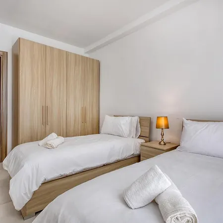 Spacious 3br In Qawra With Balconies & Coastal Vibe By 360 Estates St Paul's Bay